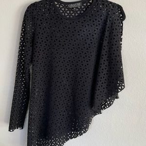 Grayse asymmetrical laser cut black top, size s